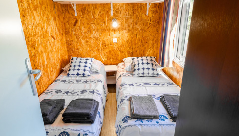 Cerises, Carp Lake Close to Calais, Twin Bedroom