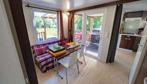 Cerises, Carp Lake Close to Calais, Dining Area