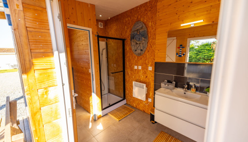 Heart Lake, Exclusive Carp Fishing France with Accommodation, Toilet & Shower Room