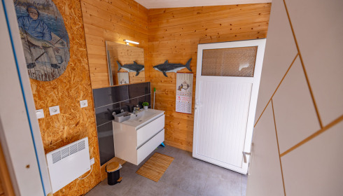 Heart Lake, Exclusive Carp Fishing France with Accommodation, Toilet & Shower Room