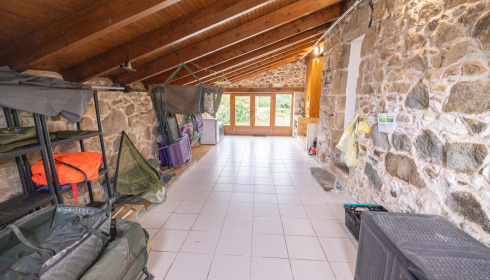 Lakeview, Carp Fishing France with Accommodation, Garage
