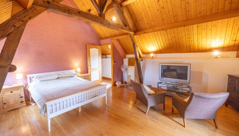 Lakeview, Carp Fishing France with Accommodation, Master Bedroom (1st Floor)