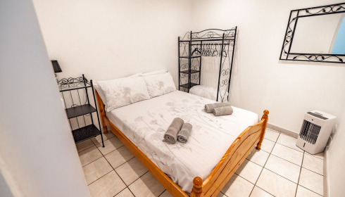 Landes, Carp fishing France, Lakeside Accommodation: Double Room 1