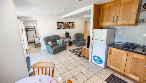 Landes, Carp fishing France, Lakeside Accommodation: Living & Kitchen
