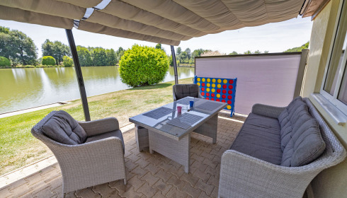 Landes, Carp fishing France, Lakeside Accommodation