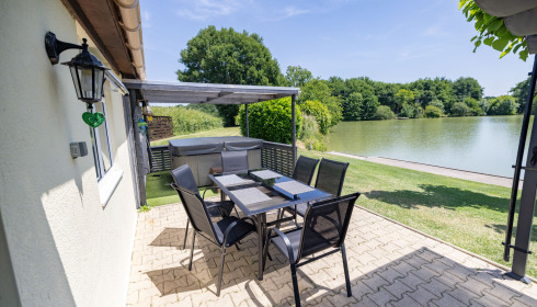 Landes, Carp fishing France, Lakeside Accommodation
