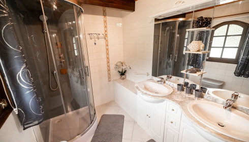 Landes, Carp fishing France, Additional Accommodation (Optional): Shower Room