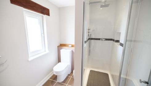 Maniere, Carp fishing in France with accommodation, Shower Room