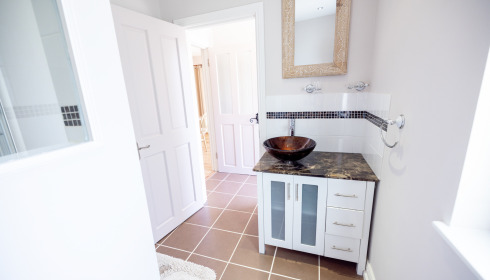 Maniere, Carp fishing in France with accommodation, Shower Room
