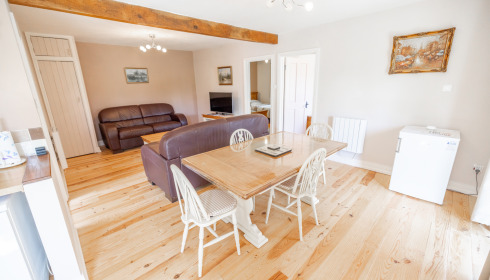 Maniere, Carp fishing in France with accommodation, Dining Area