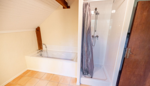 Mas Bas Lotus Lake, Carp fishing with accommodation, Bathroom (1st Floor)