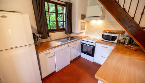 Mas Bas Lotus Lake, Carp fishing with accommodation, Kitchen & Dining (Ground Floor)
