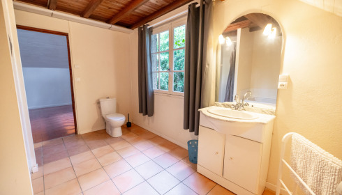 Mas Bas Lotus Lake, Carp fishing with accommodation, Bathroom (1st Floor)