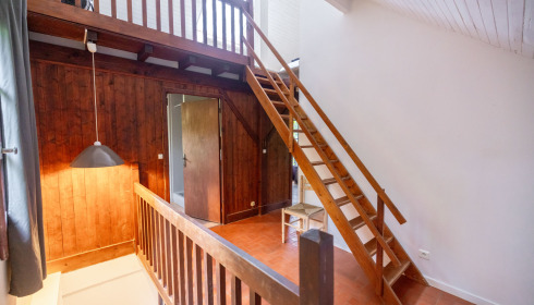 Mas Bas Lotus Lake, Carp fishing with accommodation, Stairs to Mezzanine Bedroom