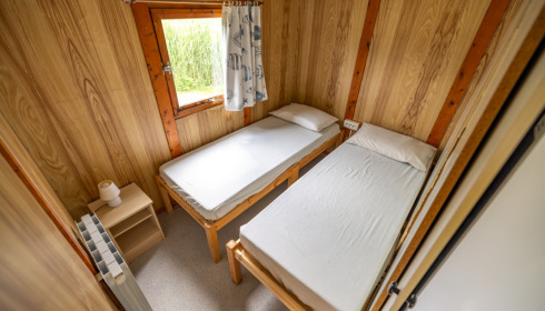 Golden Carp Lake, Big Carp Fishing France with a Social Lodge, Twin Bedroom