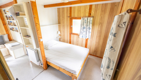 Golden Carp Lake, Big Carp Fishing France with a Social Lodge, Double Bedroom