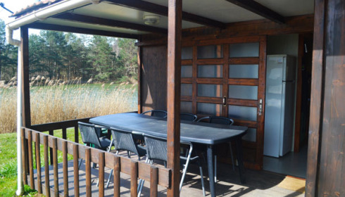 Golden Carp Lake, Big Carp Fishing France with a Social Lodge, Cabin Terrace