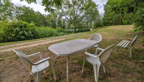 Plump Lake, Carp Fishing Holiday in France, Seating