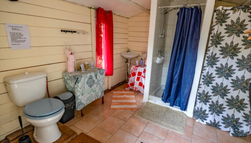 Villefond, Carp fishing in France, Additional (older) shower room and WC