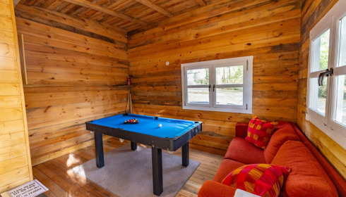 Villefond, Carp fishing in France, Angler's facilities - pool table and seating area