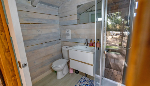 Villefond, Carp fishing in France, Main shower room & WC