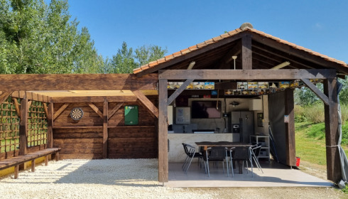 Golden Carp Lake, Big Carp Fishing France with a Social Lodge, facility photo 2