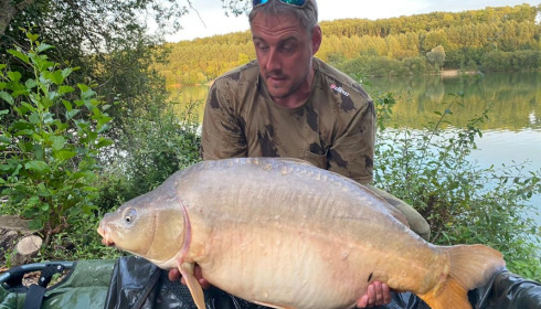 A 44 lb carp from Lepinet North, howard, Aug 2020