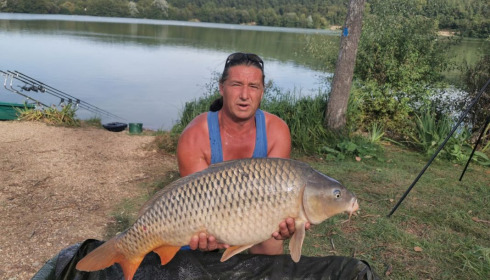 A 29 lb carp from Lepinet North, howard, Aug 2020