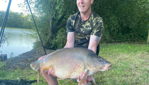 A 38 lb 12 oz carp from Lepinet South, david gardiner et keith leignton, Jul 2020