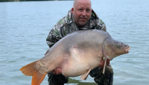 A 48 lb carp from Lepinet South, glenn hook - lloyd goodman, Jul 2020