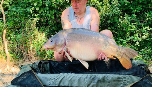 A 41 lb 13 oz carp from Lepinet South, shaun sacuard and bill dixson, Jul 2020