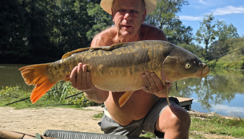 A 25 lb 10 oz carp from Lakeview, Another mirror, Sep 2026