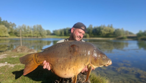 A 44 lb 9 oz carp from Beaurepaire, Nathan’s 44.9 mirror, Sep 2026