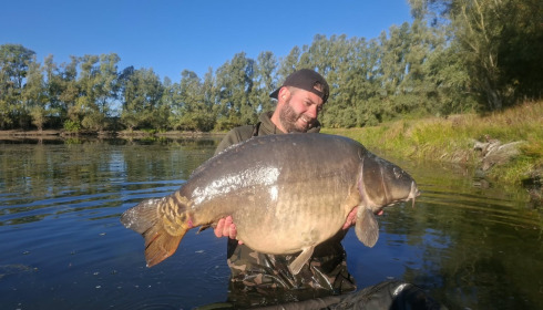 A 49 lb 7 oz carp from Beaurepaire, Nathan’s 49.7 mirror, Sep 2026