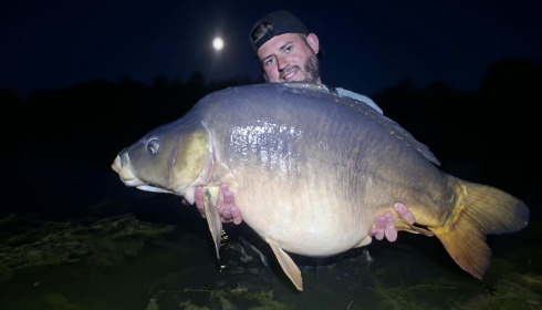A 45 lb 7 oz carp from Beaurepaire, Nathan’s 45.7 mirror, Sep 2026