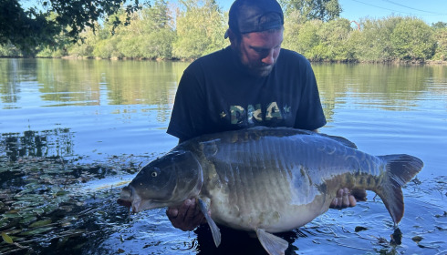 A 62 lb carp from Old Oaks, Sean peg 2 biggest mirror in lake, Aug 2026