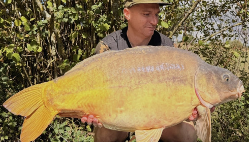 A 45 lb 4 oz carp from Villefond, Aug 2026