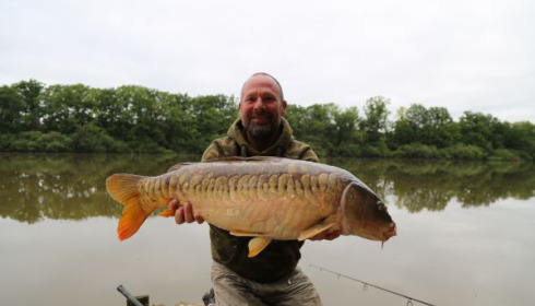 A 22 lb 12 oz fish from Brie, linear mirror, Jun 2020