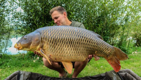 A 46 lb carp from Deux Iles, Lake owner Bruno, May 2020