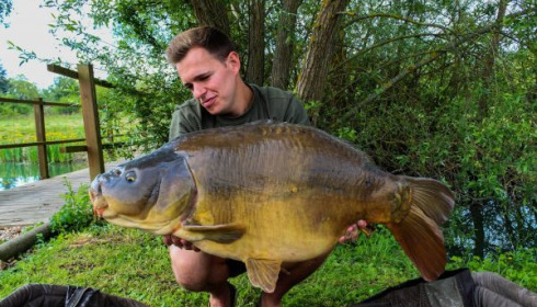 A 36 lb carp from Deux Iles, Lake owner Bruno, May 2020