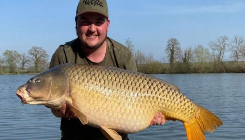 A 64 lb carp from Jonchery, Mar 2020