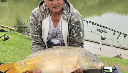 A 26 lb carp from Landes, Lake owner Tony, May 2020