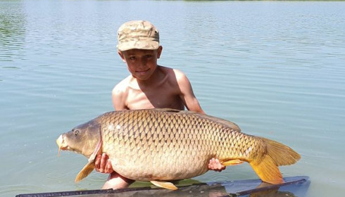 A 46 lb carp from Lepinet South, Apr 2020