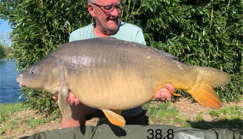 A 38 lb 8 oz carp from Deux Iles, Apr 2026