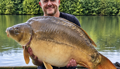 A 44 lb 4 oz carp from La Fonte, Another 40, Sep 2026