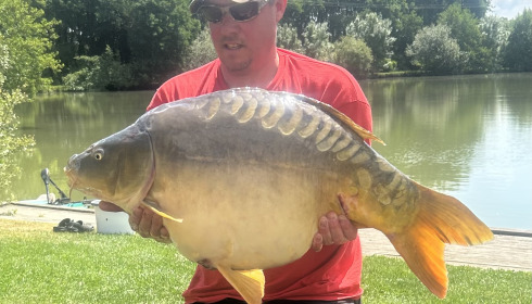 A 39 lb carp from Landes, Apr 2026