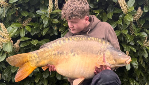 A 42 lb 14 oz carp from Landes, Mar 2026