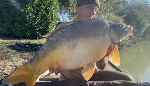 A 35 lb 8 oz carp from Landes, Mirror, Oct 2026