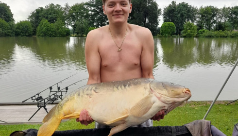 A 54 lb carp from Landes, May 2026