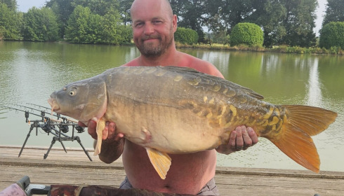 A 39 lb 8 oz carp from Landes, Mirror, Aug 2026